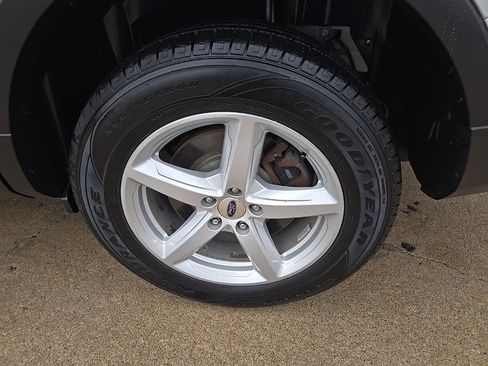 Used 2017 Ford Explorer XLT image 26