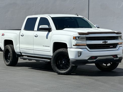 Used 2018 Chevrolet Silverado 1500 LT w/ All Star Edition AWD/4WD image 2