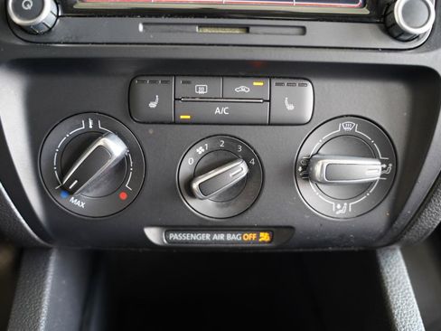 Used 2013 Volkswagen Jetta SE FWD image 19
