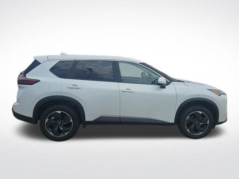 Used 2025 Nissan Rogue SV FWD image 9