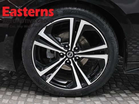 Used 2023 Nissan Sentra SR w/ SR Premium Package FWD image 33