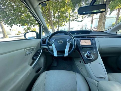 Used 2010 Toyota Prius Four w/ Navigation Pkg image 10