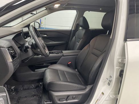 Used 2023 Nissan Rogue SL w/ SL Premium Package image 4