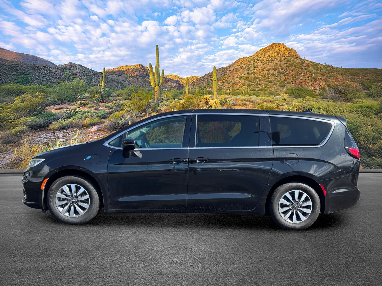 Used 2023 Chrysler Pacifica Touring-L FWD image 7