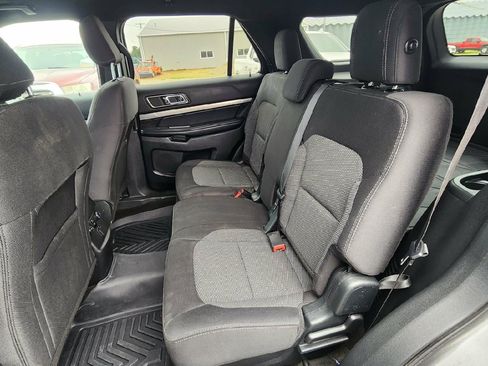 Used 2018 Ford Explorer XLT AWD/4WD image 15