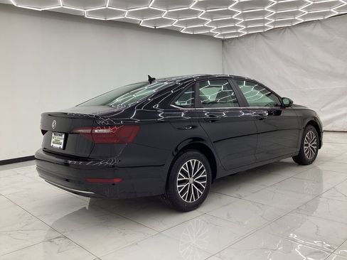 Used 2020 Volkswagen Jetta SE w/ SE Cold Weather Package image 11