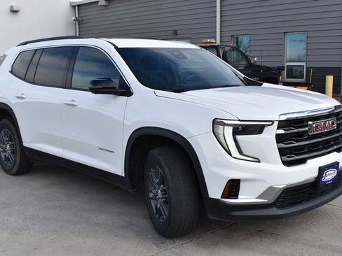 Used 2025 GMC Acadia Elevation image 3