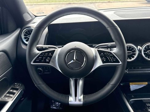 Used 2026 Mercedes-Benz GLB 250 4MATIC image 21