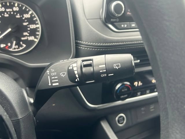 Used 2023 Nissan Rogue SV AWD/4WD image 18