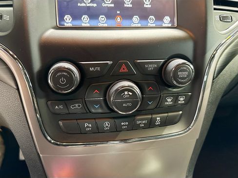 Used 2021 Jeep Grand Cherokee Laredo AWD/4WD image 15