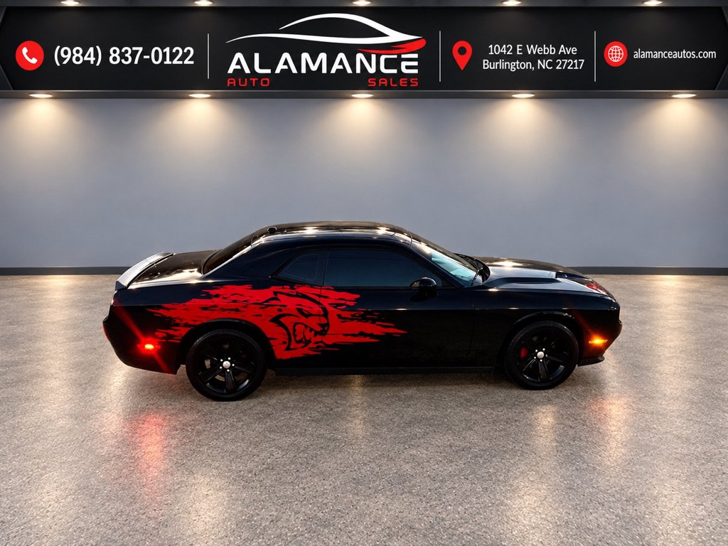 Used 2015 Dodge Challenger SXT RWD image 17