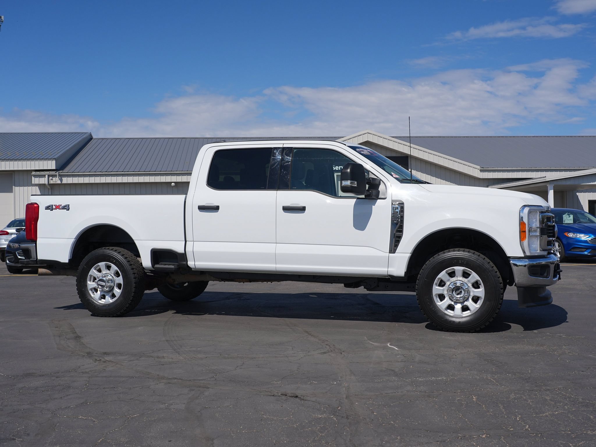 Used 2023 Ford F250 XLT AWD/4WD image 2
