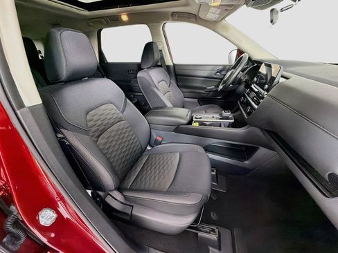 Used 2024 Nissan Pathfinder SV w/ SV Premium Package AWD/4WD image 28