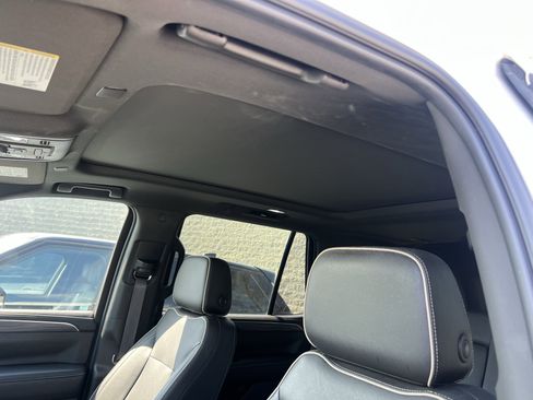 Used 2021 GMC Yukon SLT w/ SLT Luxury Plus Package image 17