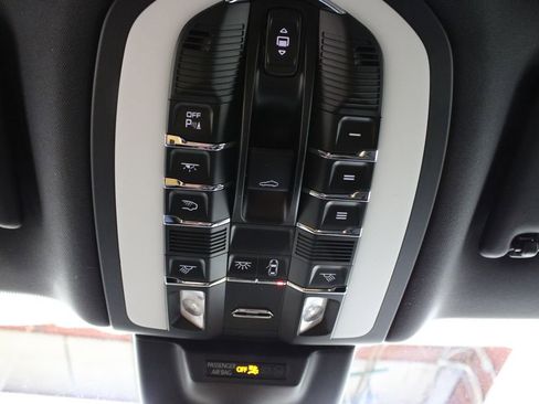 New 2026 Porsche Macan image 38