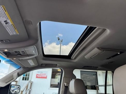 Used 2017 Chevrolet Suburban Premier AWD/4WD image 20