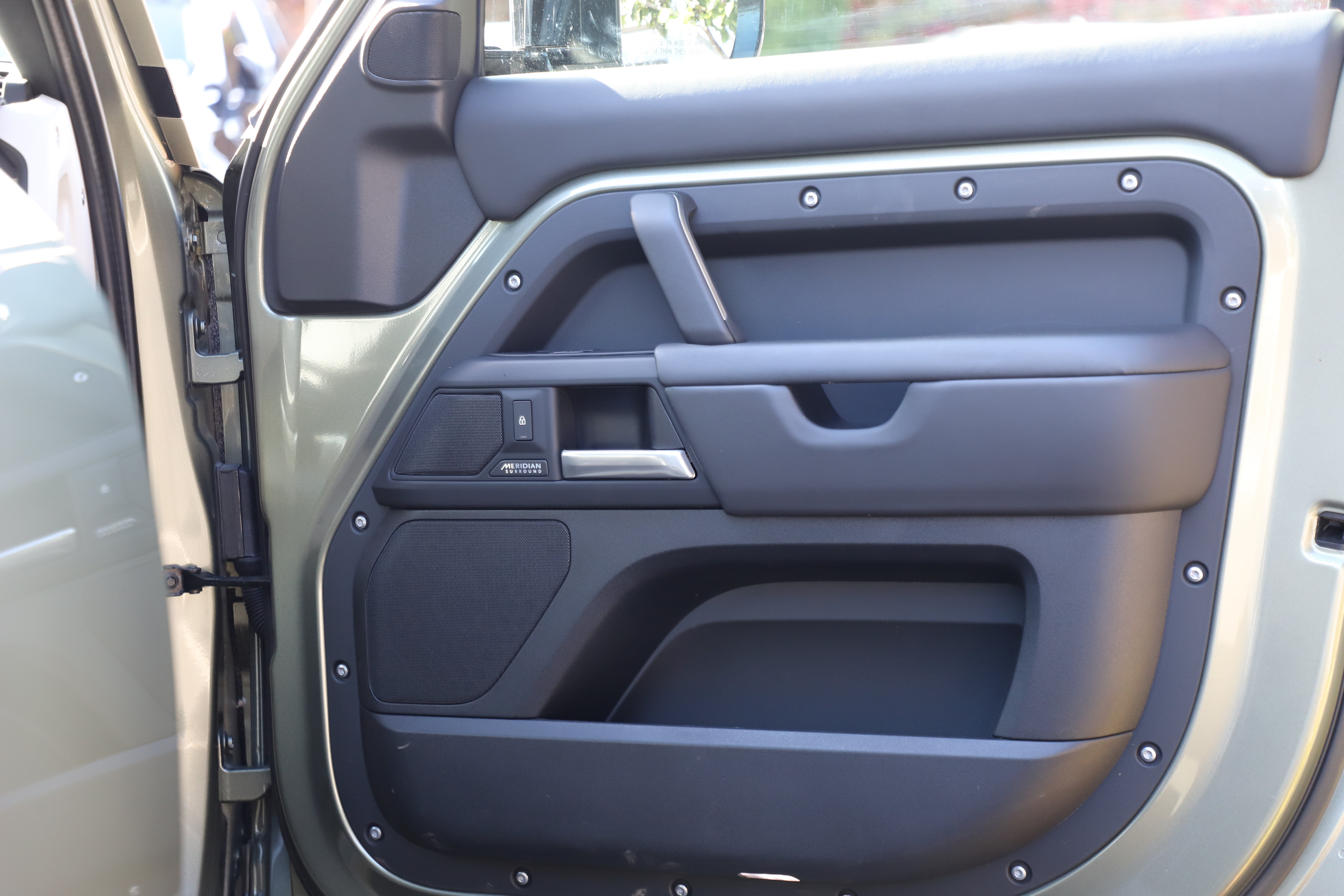 Used 2025 Land Rover Defender 130 X-Dynamic SE AWD/4WD image 9