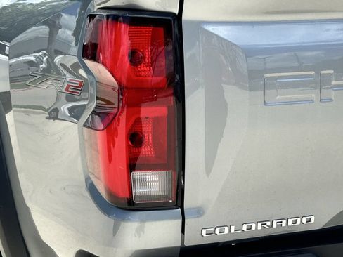 Used 2024 Chevrolet Colorado ZR2 w/ Technology Package AWD/4WD image 7