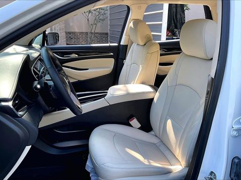 Used 2023 Buick Enclave Essence FWD image 8