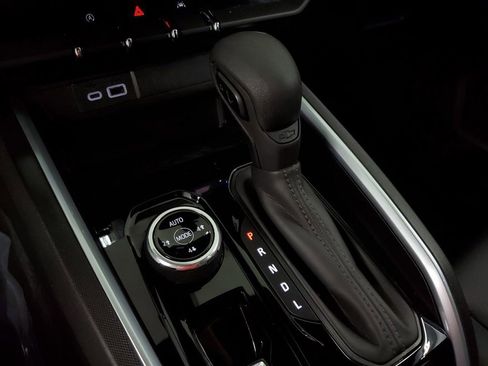 Used 2023 Chevrolet Colorado Trail Boss image 21