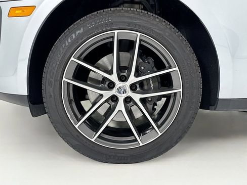 Certified 2025 Porsche Macan image 34
