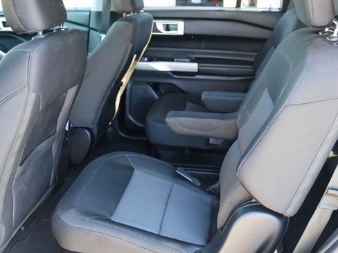 Used 2022 Ford Explorer XLT image 13