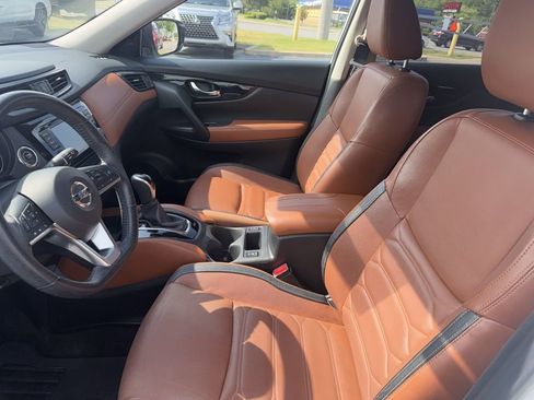 Used 2018 Nissan Rogue SL w/ Premium Package FWD image 2
