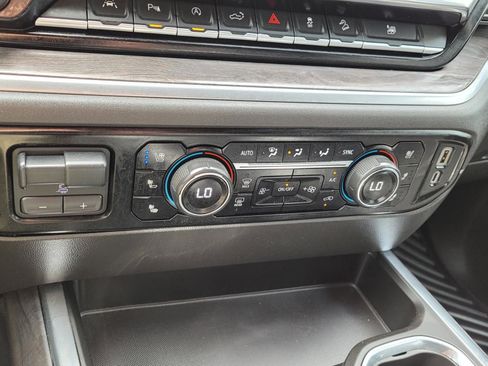 Used 2022 Chevrolet Silverado 1500 LTZ w/ Z71 Off-Road Package image 25