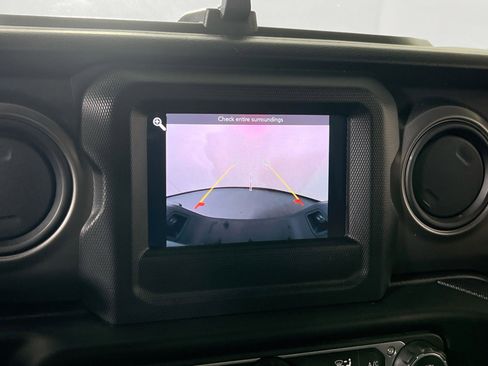 Used 2023 Jeep Gladiator Willys image 13