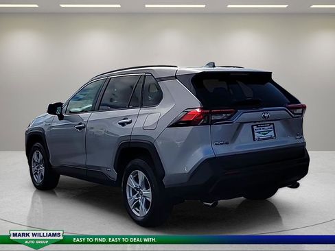 Used 2021 Toyota RAV4 XLE w/ Convenience Package image 6