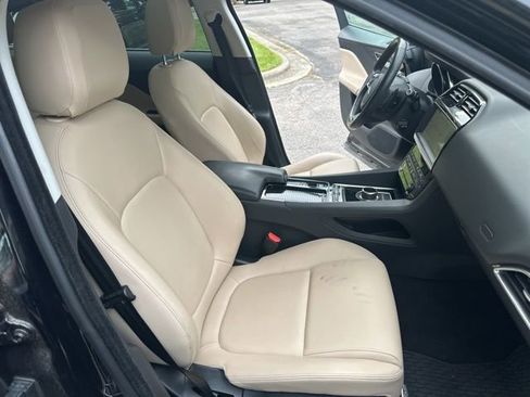 Used 2019 Jaguar F-PACE Premium AWD/4WD image 17