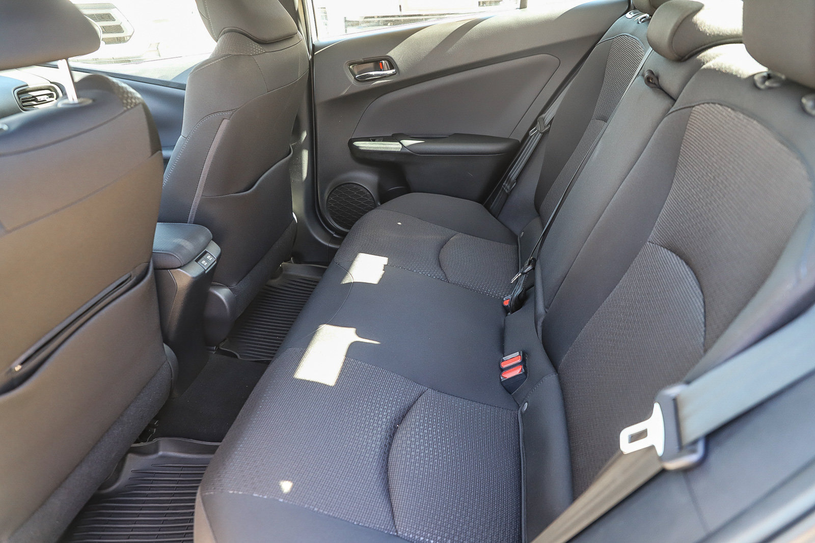Certified 2022 Toyota Prius LE FWD image 17