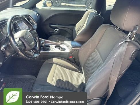 Used 2019 Dodge Challenger SXT image 10