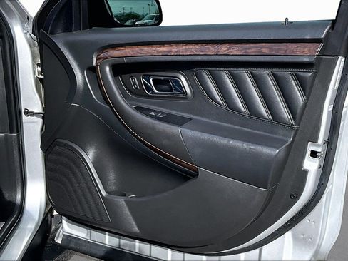Used 2019 Ford Taurus Limited FWD image 18