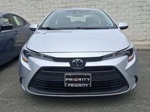 Used 2024 Toyota Corolla LE FWD image 2