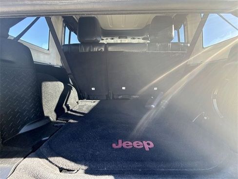 Used 2012 Jeep Wrangler Unlimited Sahara image 21