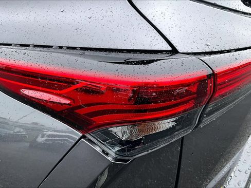 Used 2023 Toyota Highlander XSE AWD/4WD image 29