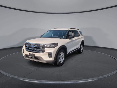 New 2025 Ford Explorer Active image 3