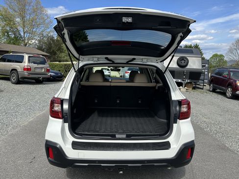 Used 2017 Subaru Outback 3.6R Limited image 13