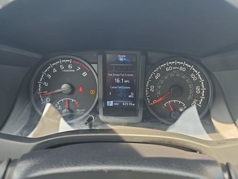 Used 2023 Toyota Tacoma SR AWD/4WD image 12