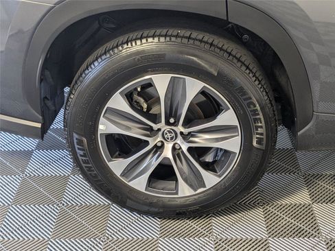 Certified 2024 Toyota Highlander XLE image 27