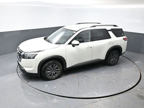 Used 2024 Nissan Pathfinder SV image 45