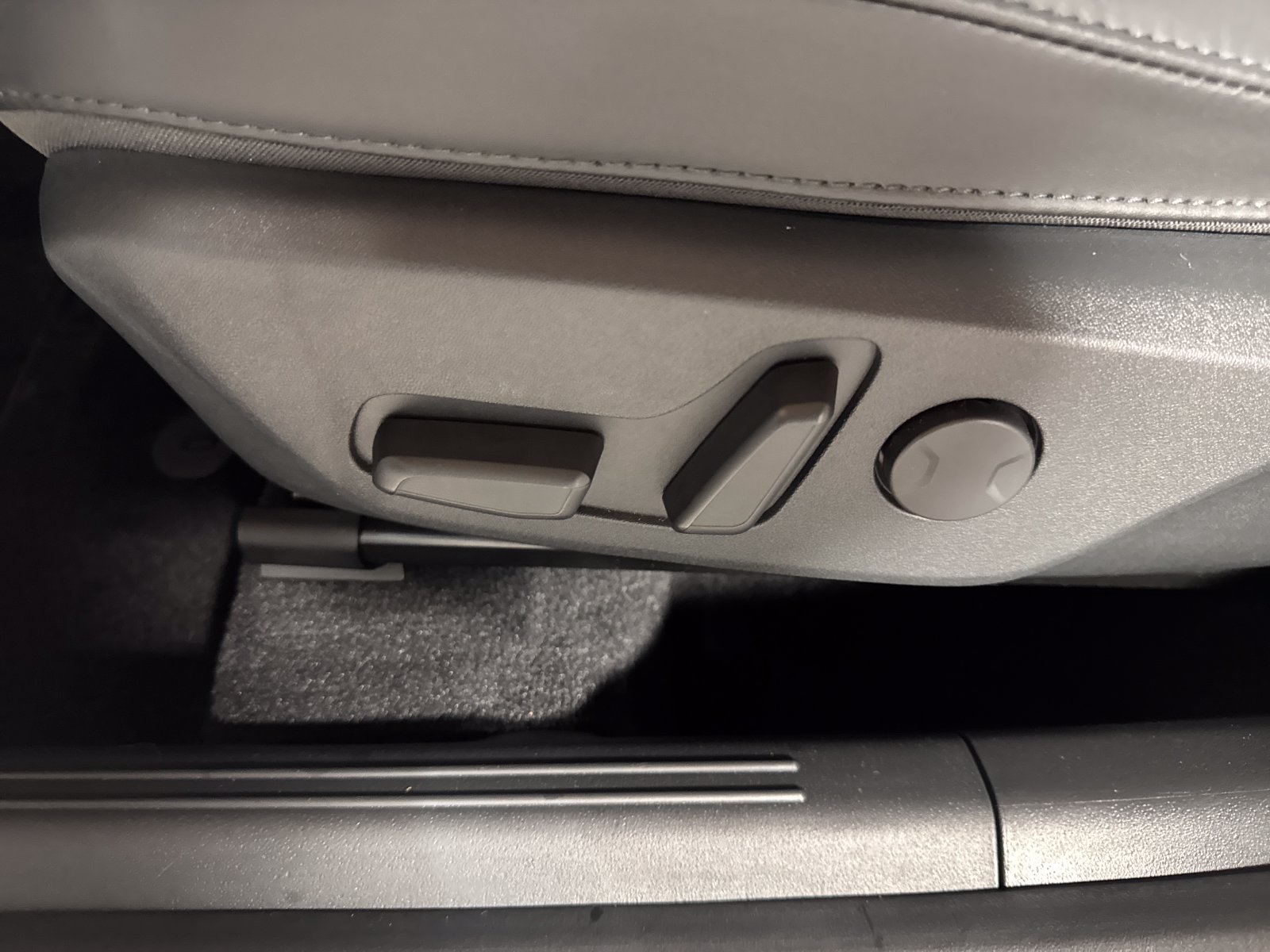 Used 2023 Kia Niro EX FWD image 11
