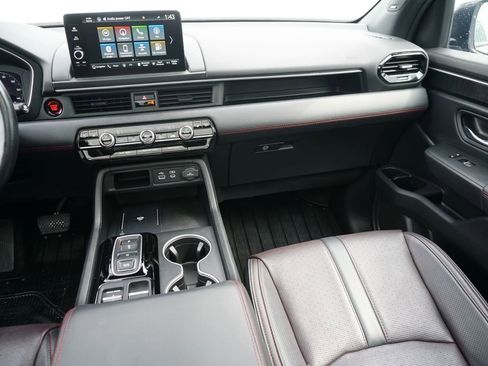 Used 2025 Honda Pilot Black Edition image 26