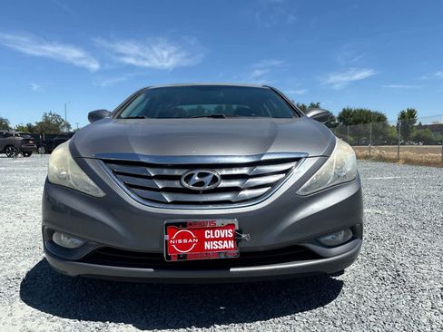 Used 2013 Hyundai Sonata SE w/ Navigation & Sunroof Pkg FWD image 3