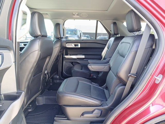 Used 2023 Ford Explorer Limited w/ Equipment Group 301A AWD/4WD image 12