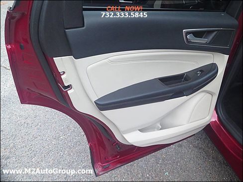 Used 2018 Ford Edge Titanium w/ Technology Package image 17