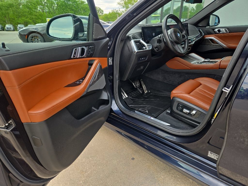 Used 2024 BMW X6 xDrive40i w/ Executive Package AWD/4WD image 31
