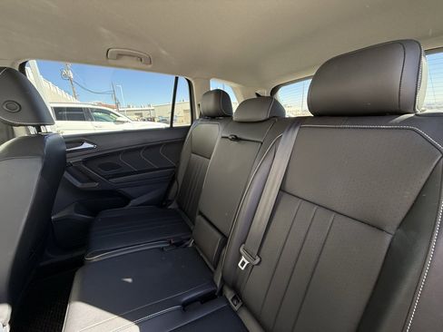 Used 2023 Volkswagen Tiguan SE image 9