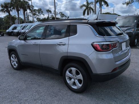 Used 2019 Jeep Compass Latitude FWD image 7